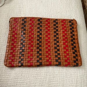 Clare V. Woven flat clutch with tabs(lined)